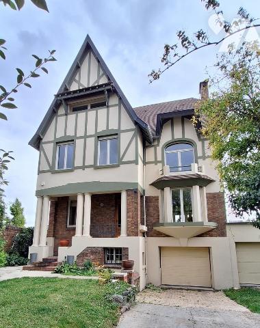 Rare à Arras, Spacieuse Maison individuelle, quartier Citadelle 