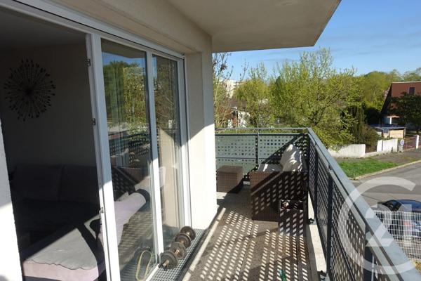 Appartement à vendre  3 pièces - 61 m 2   VILLIERS SUR MARNE  - 94