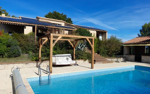 Maison à vendre    6 pièces •  La Brillanne