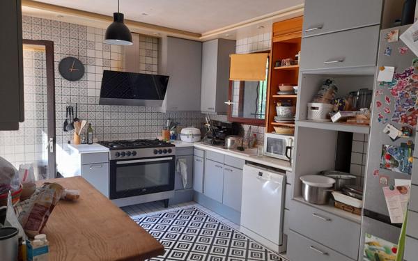 Maison à vendre    6 pièces •  La Brillanne