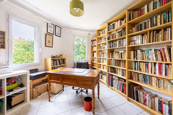 Vente
                Maison194 m² - 9 Pièces -
                    BASSE GOULAINE (44115)