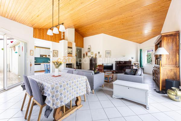 Vente
                Maison194 m² - 9 Pièces -
                    BASSE GOULAINE (44115)