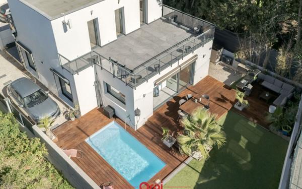 Maison à vendre    4 pièces •  Marseille 12