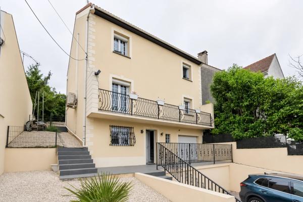 Maison
         5 pièces
        - 148 m² Exclusivité 579 000 € *