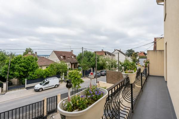 Maison
         5 pièces
        - 148 m² Exclusivité 579 000 € *