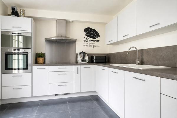 Maison
         5 pièces
        - 148 m² Exclusivité 579 000 € *