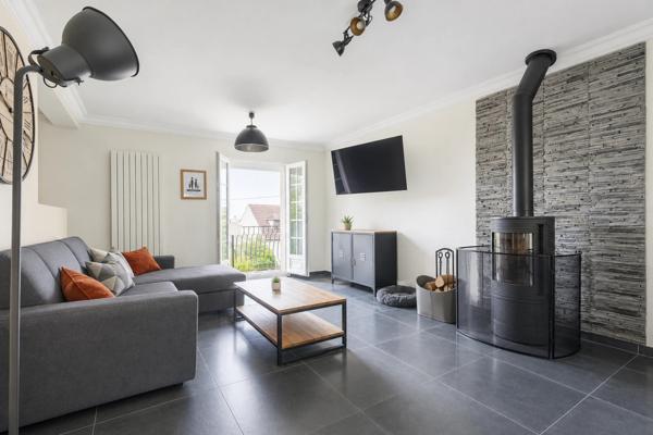 Maison
         5 pièces
        - 148 m² Exclusivité 579 000 € *