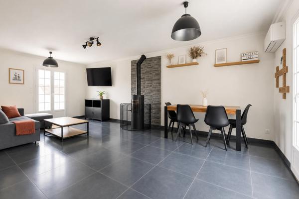 Maison
         5 pièces
        - 148 m² Exclusivité 579 000 € *