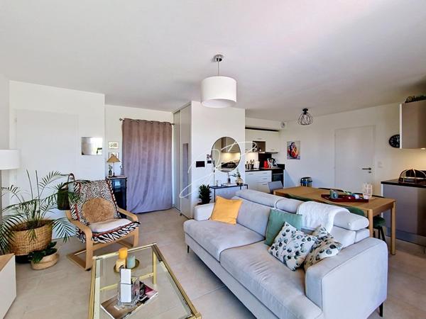 Appartement T3 66 m² 2 chambres terrasse et garage