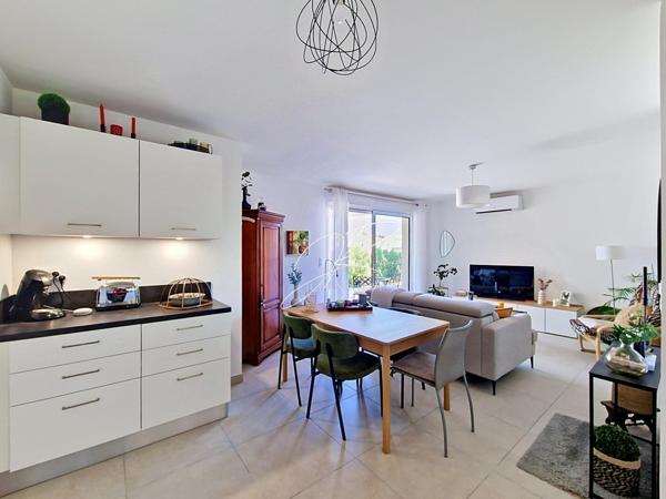 Appartement T3 66 m² 2 chambres terrasse et garage