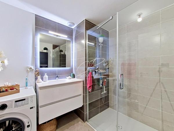 Appartement T3 66 m² 2 chambres terrasse et garage