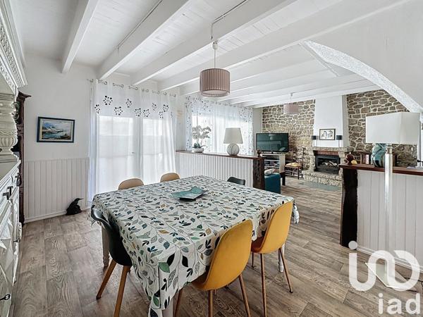 Maison traditionnelle 8 pièces de 143 m² à Locmariaquer (56740)