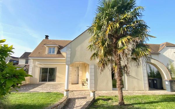 Maison à vendre    8 pièces •  Mézières-sur-Seine