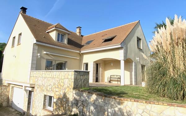 Maison à vendre    8 pièces •  Mézières-sur-Seine