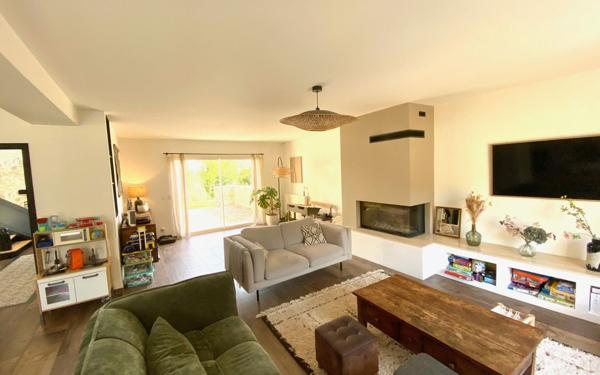 Maison à vendre    8 pièces •  Mézières-sur-Seine