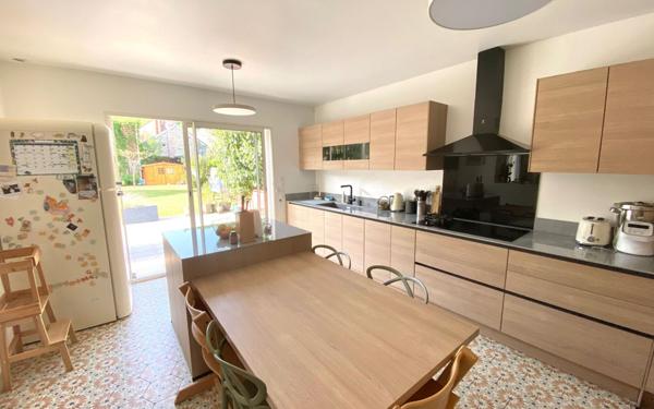 Maison à vendre    8 pièces •  Mézières-sur-Seine