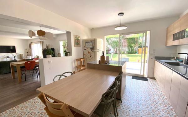 Maison à vendre    8 pièces •  Mézières-sur-Seine