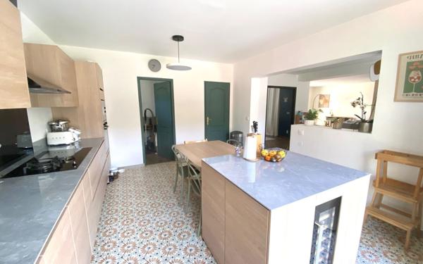 Maison à vendre    8 pièces •  Mézières-sur-Seine