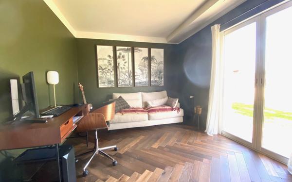 Maison à vendre    8 pièces •  Mézières-sur-Seine