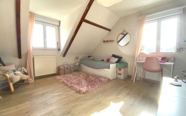 Maison à vendre    8 pièces •  Mézières-sur-Seine