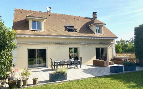 Maison à vendre    8 pièces •  Mézières-sur-Seine