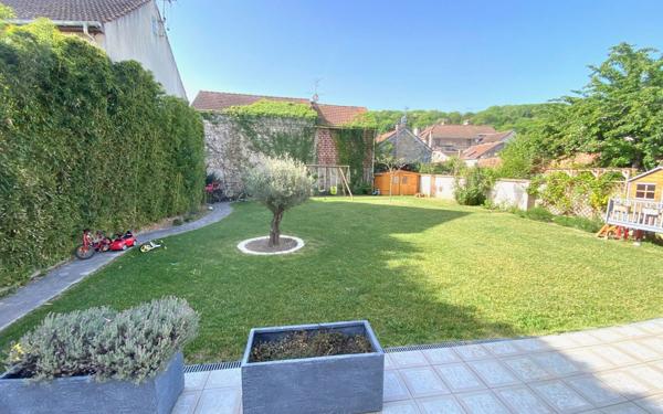 Maison à vendre    8 pièces •  Mézières-sur-Seine