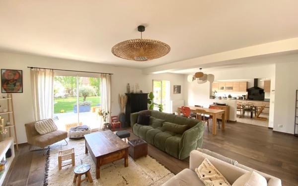 Maison à vendre    8 pièces •  Mézières-sur-Seine