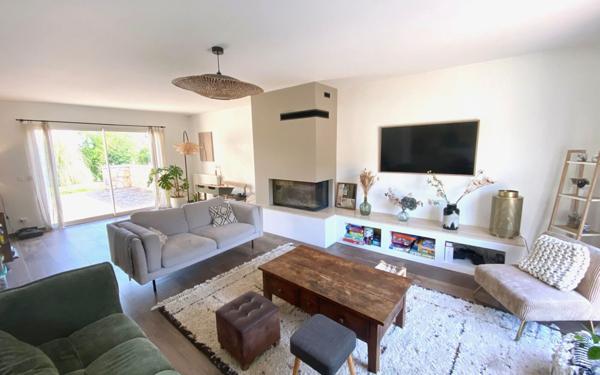 Maison à vendre    8 pièces •  Mézières-sur-Seine