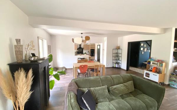 Maison à vendre    8 pièces •  Mézières-sur-Seine