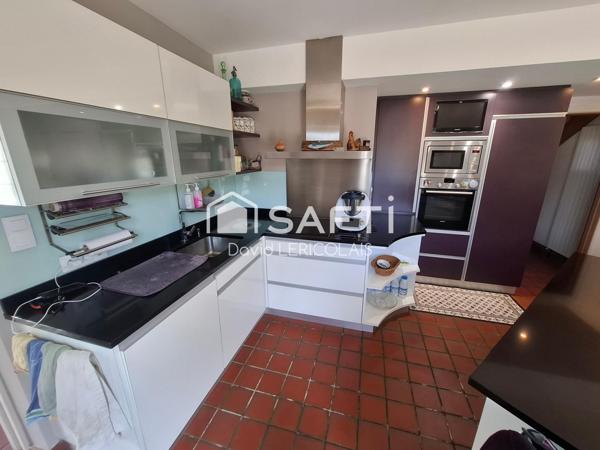 GRANDE MAISON DE VILLE AVEC SOUS SOL ET DEPENDANCE