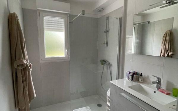 Maison à louer    6 pièces •  Séné