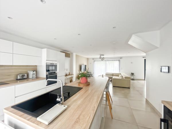 Bouliac (33270) A VENDRE A BOULIAC, VILLA CONTEMPORAINE , 5 CHAMBRES