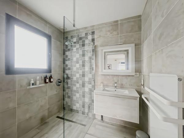 Bouliac (33270) A VENDRE A BOULIAC, VILLA CONTEMPORAINE , 5 CHAMBRES