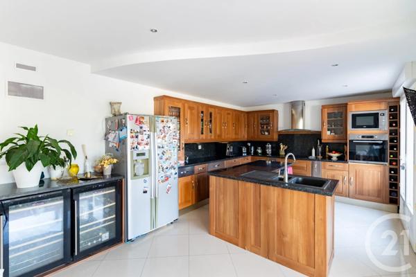 Maison à vendre  8 pièces - 236 m 2   VIGNEUX SUR SEINE  - 91