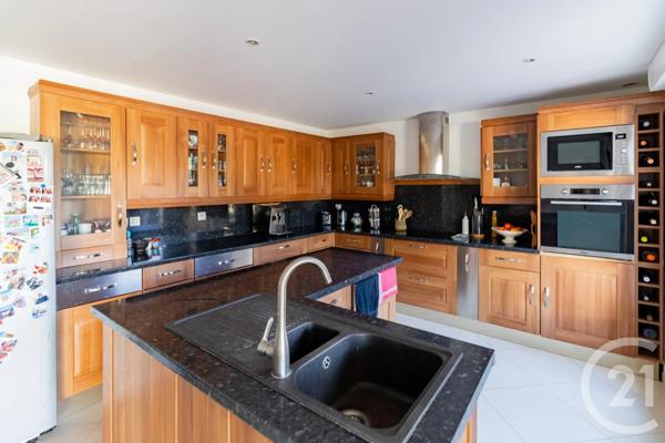Maison à vendre  8 pièces - 236 m 2   VIGNEUX SUR SEINE  - 91