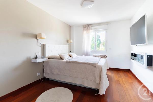Maison à vendre  8 pièces - 236 m 2   VIGNEUX SUR SEINE  - 91