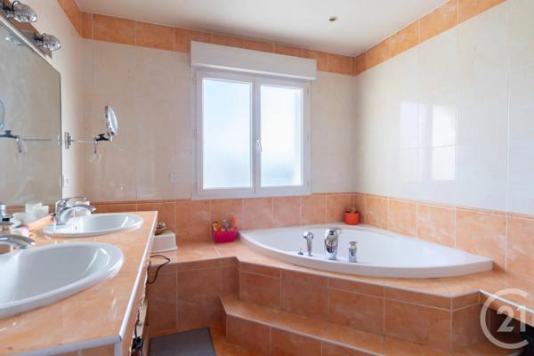 Maison à vendre  8 pièces - 236 m 2   VIGNEUX SUR SEINE  - 91