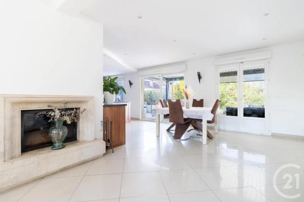 Maison à vendre  8 pièces - 236 m 2   VIGNEUX SUR SEINE  - 91