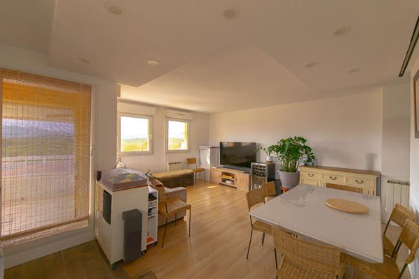 Appartement Le Cannet 3 pièce(s) dernier étage vue dégagée