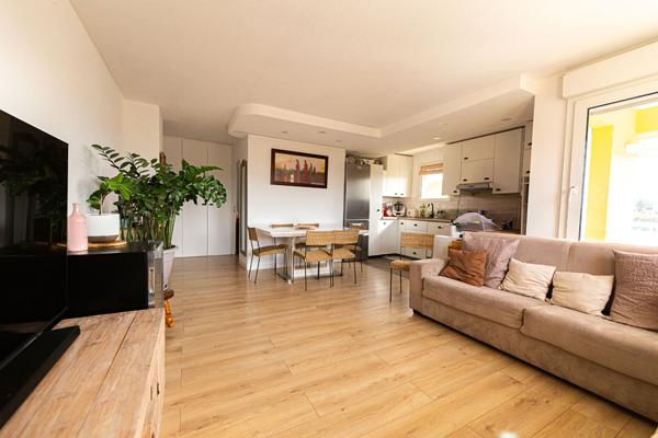 Appartement Le Cannet 3 pièce(s) dernier étage vue dégagée