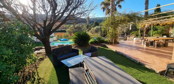 - Villa Familiale 136m² avec Piscine au Castellet - Cadre de Rêve sur 1496m²