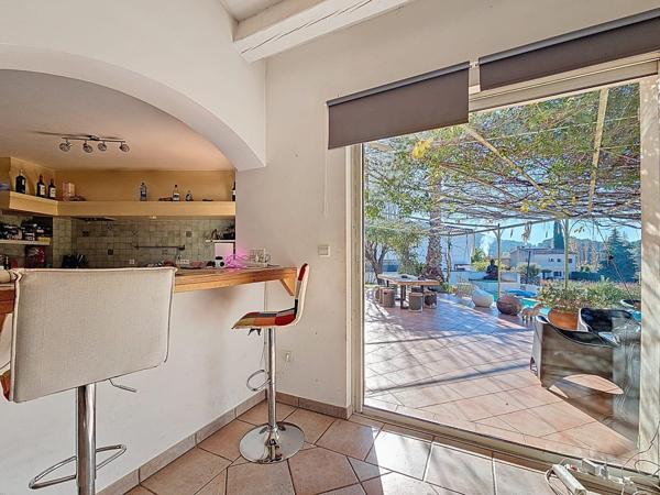 - Villa Familiale 136m² avec Piscine au Castellet - Cadre de Rêve sur 1496m²