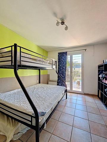 - Villa Familiale 136m² avec Piscine au Castellet - Cadre de Rêve sur 1496m²