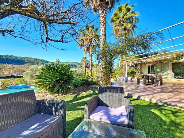 - Villa Familiale 136m² avec Piscine au Castellet - Cadre de Rêve sur 1496m²