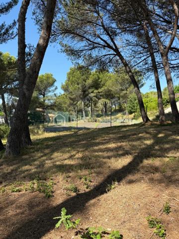 Terrain de 1 649 m²