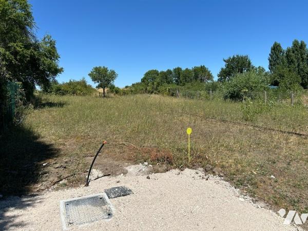 Terrain constructible en second rang de 705 m²