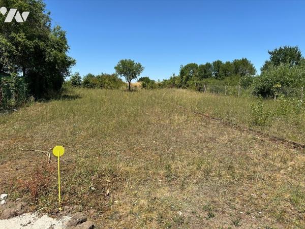 Terrain constructible en second rang de 705 m²