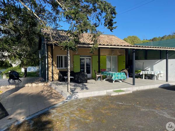 Petite maison sur un terrain en bord de Dordogne