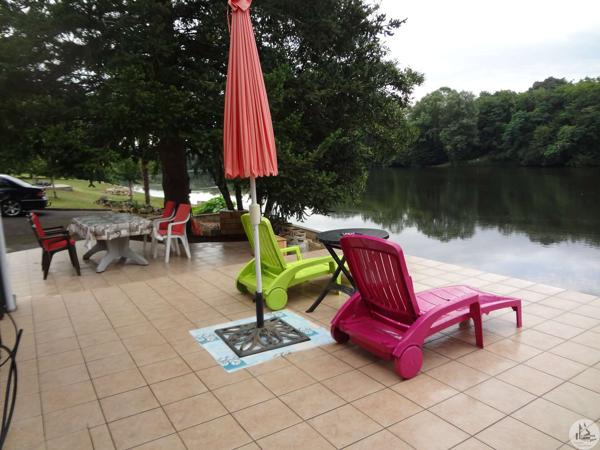 Petite maison sur un terrain en bord de Dordogne