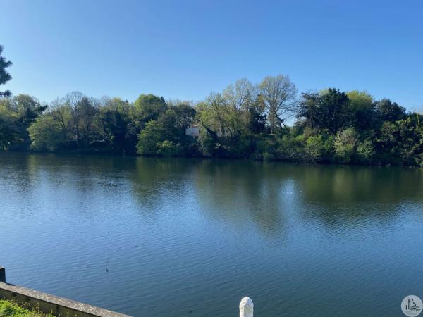 Petite maison sur un terrain en bord de Dordogne
